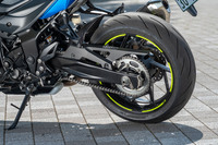 タイヤサイズは前が120/70ZR17、後ろが180/55ZR17。ブリヂストンのスポーツラジアルタイヤ「バトラックス ハイパースポーツS21」を装着していた。