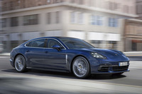 「ポルシェ・パナメーラ」にショーファードリブン仕様が登場