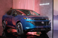 2024年10月に発表された新型「日産ムラーノ」。既存モデルへのテコ入れやフルモデルチェンジ、新車種の導入が、どこまで日産の販売を上向かせるか。三菱やホンダと協業したり、技術供与を受けたモデルが本格的に出そろうまでは、とにかく日産は自らの力だけで現状を克服するしかない。