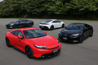 通常モデルのボディーカラーは「フレームレッド」（写真手前）を含む全4種類から選択できる。オンライン販売専用の限定モデルとしてラインナップされる「プレリュード ホンダONリミテッドエディション」では「ムーンリットホワイト・パール＆ブラック」の2トーンカラーを採用する。