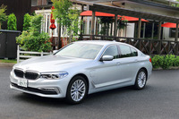 PHVの「BMW 530e iパフォーマンス」は、今回試乗した「ラグジュアリー」のほかにスポーティーな仕立ての「Mスポーツ」がラインナップされる。