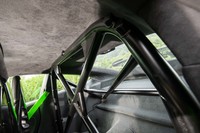 「ヴァイザッハパッケージ」に含まれるロールケージは軽量かつ高剛性なチタン製。