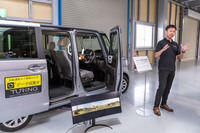 AI学習データ収集用の「ホンダN-BOX」。愛称は「エヌボ」。前後左右にカメラが取り付けてあって、360度パノラマで映像が撮れるように改造されている。2023年内に10万時間の走行データを収集する予定という。