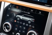 「テレインレスポンス2」にはオフロード用走行モードだけでなく、サスペンションを固めて車高を落とす「ダイナミック」モードも用意される。