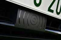 「320d」のフロント下部にはミリ波レーダーが備わる。エリートだ！（写真＝池之平昌信）