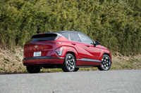 今回の試乗車は「ラウンジ ツートン」。その名のとおりのツートンボディーカラーが特徴で、同価格の「ラウンジ」はモノトーンになる代わりにサンルーフを装備する。