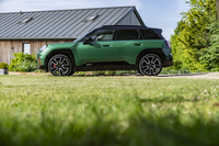 「カントリーマン（旧クロスオーバー）」が全長4400mm以上にまで拡大したため、コンパクトな5ドアでクロスオーバータイプというところに「エースマン」の価値がある。