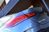 「GLE」との大きな相違点となる「GLEクーペ」のリアまわり。フィン形状のリアエンドとシャープなコンビランプが与えられている。