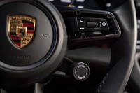 ドライブモードは「ノーマル」「スポーツ」「スポーツ＋」に加えて、エネルギー効率を重視した「レンジ」を設定。レンジモードではフロントモーターのみで走行するケースもあるという。