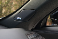 BOSEは世界で初めて自動車用のプレミアムオーディオを手がけた音響機器メーカーとして知られている。同社の機器を初めて採用したのはキャデラックで、1983年製「セビル」に搭載された。