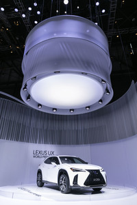ジュネーブショー2018（開催期間：3月6日～18日）でワールドプレミアされた「レクサスUX」。
