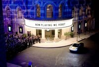 テスラが「ロボタクシー」を世界初公開　EVバン「ロボバン」もお披露目