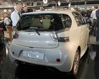 そうそうたるスーパースポーツカーが並ぶイベント会場だったが、「シグネット」はひときわ熱い視線を集めていた。