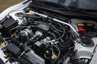 エンジンに関してはノーマルの「スバルBRZ」と共通。200psの最高出力と20.9kgmの最大トルクを発生する。
    