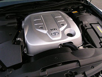 2.5と3リッター、2種類の排気量が用意されるエンジンは、いずれもV型6気筒の直噴。