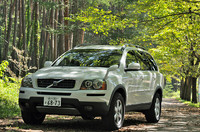 ボディカラーは、ブラック、シルバー、アイスホワイトの3色から選べる。
    