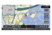 地図をスクロールさせると探している位置がどのあたりかわからなくなるもの。「フライビューマップ」は広域地図を左肩に表示して全体像を把握しやすくする機能。
    
    