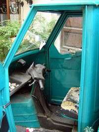 思えばイタリア製軽3輪トラック「アペ」もベンチシート？