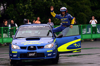 
	ドアから身を出してドーナツターンするソルベルグ。この技、さすがワールドチャンピオン!?
	 