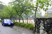 母校の大先輩、本田宗一郎さんは夢と勇気を与えてくれた。もうすぐ「天竜市立光明小学校」から「浜松市立光明小学校」になる予定の学舎。
	郵便番号431-3303 天竜市山東2550／問い合わせは同校教頭の藤村先生宛に。電話は0539-25-3032。