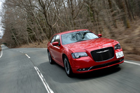 「クライスラー300S」は、JC08モードで9.2km/リッターの燃費を記録する。