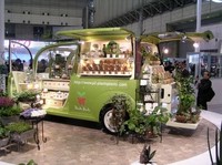 こちらはスズキ「アルト・ハートスタンド」。アルトをベースにした移動販売車である。