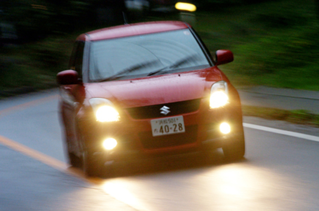 【スペック】全長×全幅×全高＝3765×1690×1510mm／ホイールベース＝2390mm／車重＝1060kg／駆動方式＝FF／1.6リッター直4DOHC16バルブ（125ps/6800rpm、 15.1kgm/4800rpm）／価格＝156万4500円（テスト車＝162万4770円）