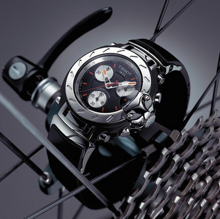 よーくみてください、ディスクとキャリパーみたいでしょ。モーターサイクルっていうより自転車っぽいけど……。