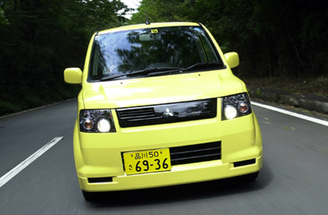 【スペック】全長×全幅×全高＝3395×1475×1550mm/ホイールベース＝2340mm/車重＝850kg/駆動方式＝FF/0.66リッター直3SOHC12バルブターボ・インタークーラー付き（64ps/6000rpm、9.5kgm/3500rpm）/車両本体価格＝126.5万円