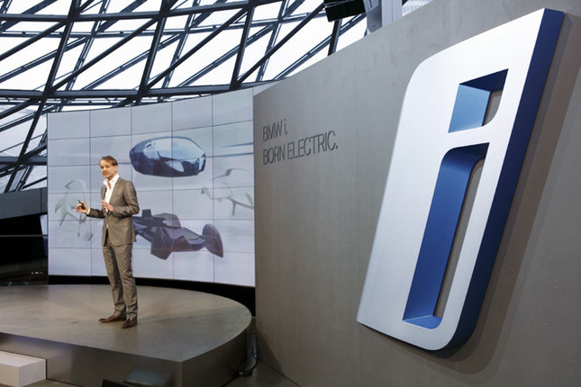新ブランド「BMW i」発表に際して公表された、ブランドロゴ。
