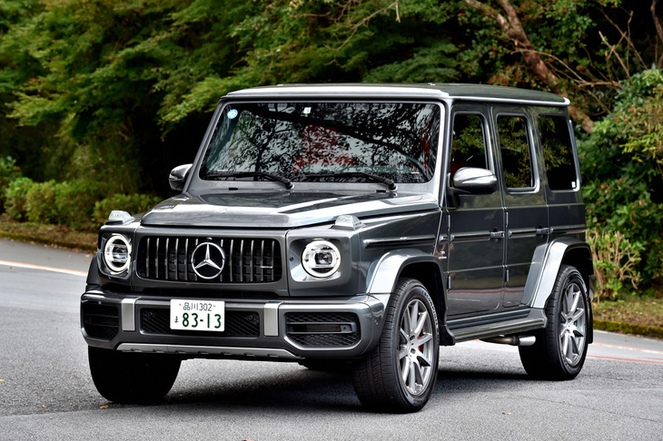 
	【メルセデスAMG G63のスペック】
	ボディーサイズ：全長×全幅×全高＝4873×1984×1966mm／ホイールベース：2890mm／車重：2560kg／駆動方式：4WD／エンジン：4リッターV8 DOHC 32バルブ ターボ／トランスミッション：9段AT／最高出力：585ps（430kW）/6000rpm／最大トルク：850Nm（86.7kgm）/2500-3500rpm／タイヤ：（前）275/50R20 113W／（後）275/50R20 113W（ピレリ・スコーピオンゼロ アシンメトリコ）／燃費：13.1リッター/100km（約7.6km/リッター、欧州複合モード）／価格：2035万円

	 

	【取材時の燃費データ】
	テスト距離：215.0km（市街地1：高速道路8：山岳路1）／使用燃料：38.8リッター（ハイオクガソリン）／参考燃費：5.5km/リッター（満タン法）／5.4km/リッター（車載燃費計計測値）
	