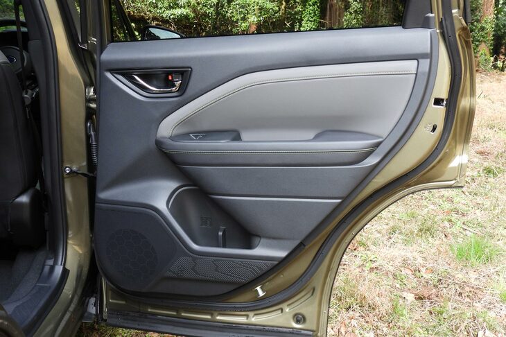 スバル・フォレスターX-BREAK S：HEV EX（リアドアトリム）