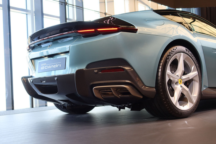 フェラーリ12チリンドリ（リアまわり）