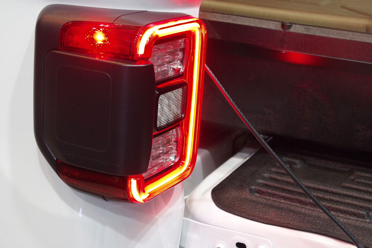 ジープ・グラディエーター（リアコンビランプ）