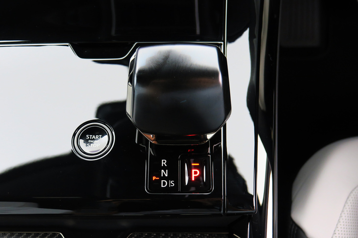 レンジローバー・スポーツSVエディションワン（シフトセレクター）