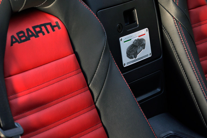 アバルト124スパイダー（シート）