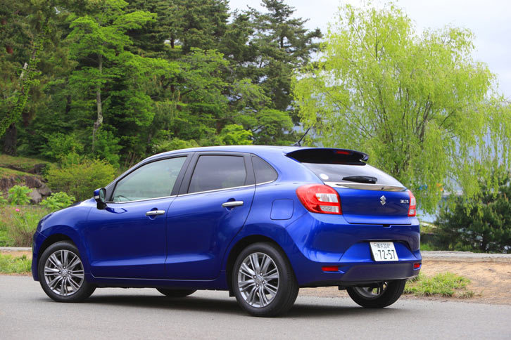 
	ボディーサイズは全長×全幅×全高＝3995×1745×1470mm、ホイールベース＝2520mm。同じBセグメントの「スイフト」と比べると、全長、全幅が大きく、全高は低めとなっている。
	