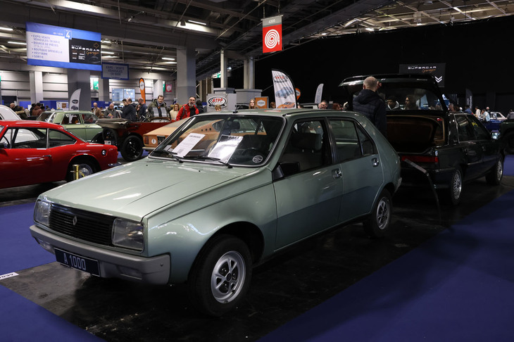 以下4点は「3万ユーロ（約553万円）以下の中古車コーナー」で。これも筆者の好みだったが、日本には輸入されなかった「ルノー14」。売り主の解説によれば「100万台以上生産されたが、今日フランスで走行状態にあるのはわずか261台」という。8490ユーロ（約156万円）。