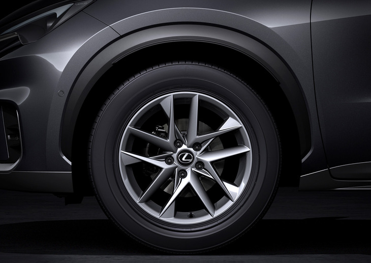 レクサスLBXプロトタイプ（17インチアルミホイール）