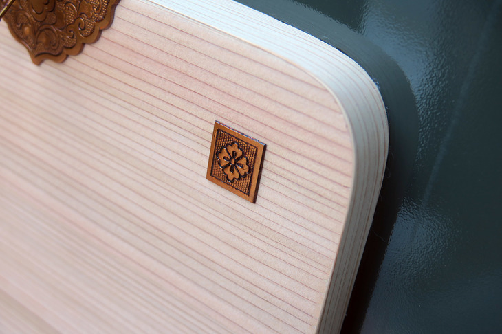 錺金具（かざりかなぐ）には、いずれも表面に漆を施している。