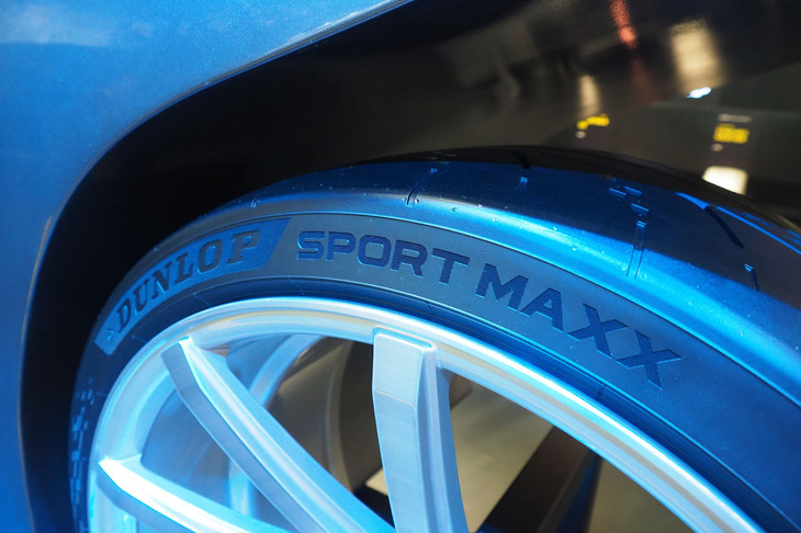 プレミアムスポーツタイヤ（コンセプト）