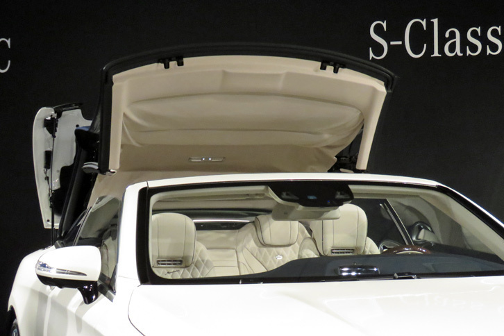 3層構造のソフトトップ。クローズド時には高い遮音性を実現している。