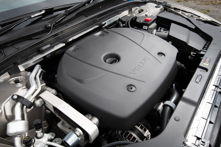 「T5インスクリプション」に搭載される2リッターガソリンターボエンジン。最高出力は254PSで、1500-4800rpmという幅広い回転域で350N・ｍの最大トルクを発生する。