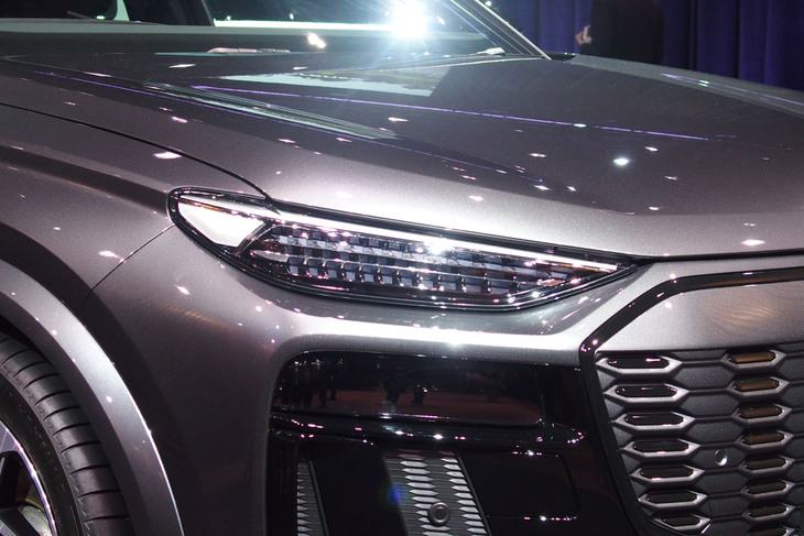 SQ6 e-tron（ヘッドランプ）