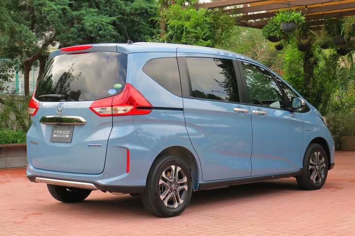 ホンダ・フリード ハイブリッド クロスター（4WD）（エクステリア）