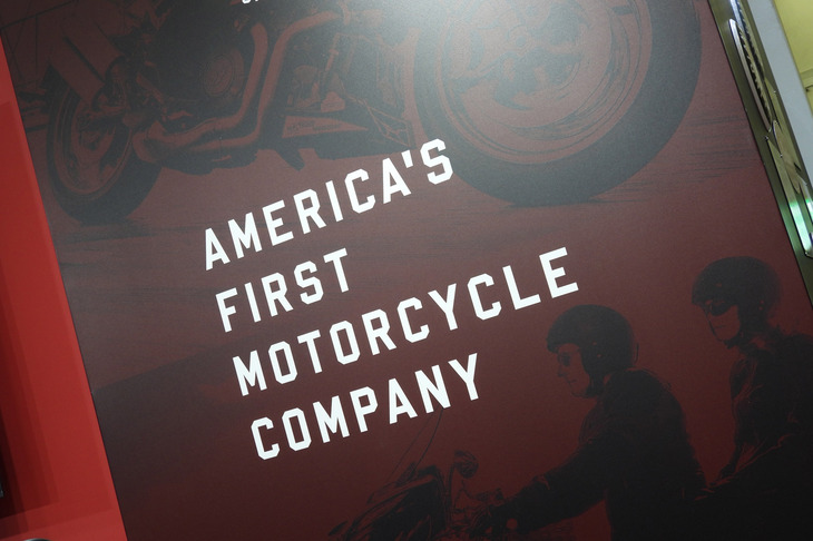 「東京モーターサイクルショー2024」の会場より、インディアンのブースの様子。