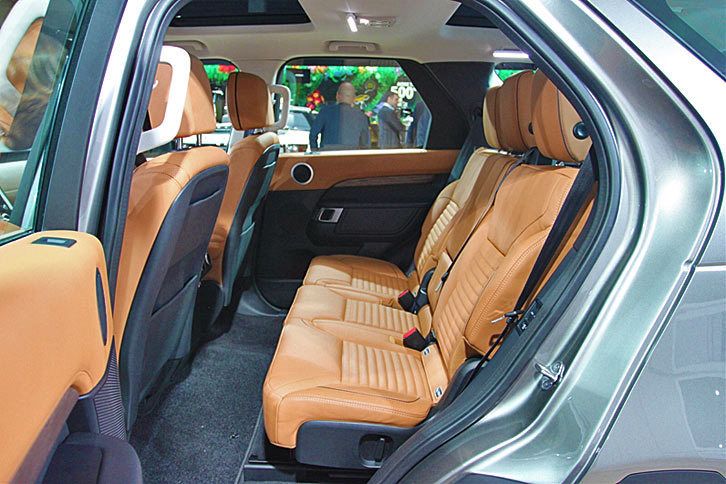 ランドローバー・ディスカバリー（2列目シート）