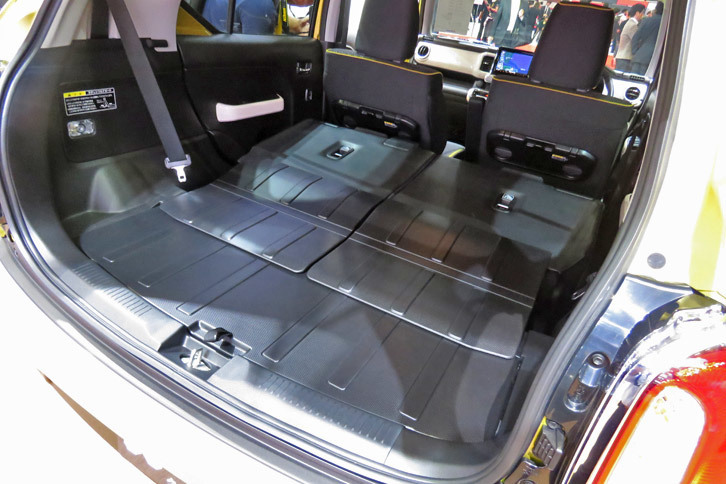 スズキ・クロスビー（ラゲッジルーム）