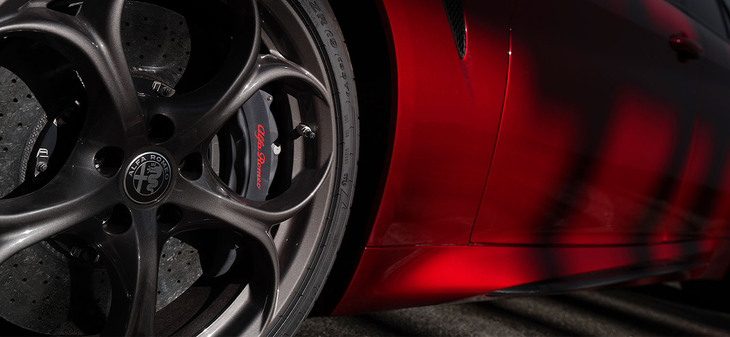 「ジュリア クアドリフォリオ コレッツィオーネ」のホイール周辺。