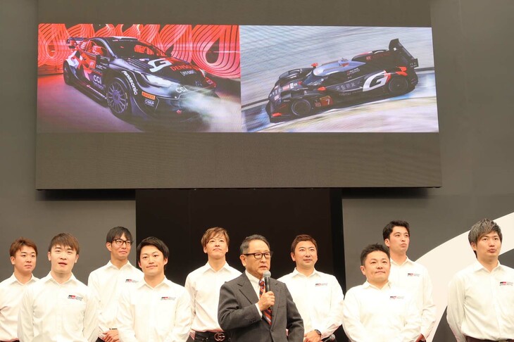 会場では、WRC（世界ラリー選手権）とWEC（世界耐久選手権）の2024年参戦マシンのカラーリングも披露された。豊田会長によれば「従来の紅白カラーには『日本を背負って立つ』という意味が込められていたが、レースの場では赤白2トーンのマシンがあふれているため、変えることにした」のだそう。新たなマットブラックについては、「速そう」「強そう」というポジティブな感想が多く聞かれるという。